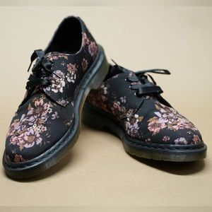 Dr. Martens Women’s flowered brogues | Size US 10